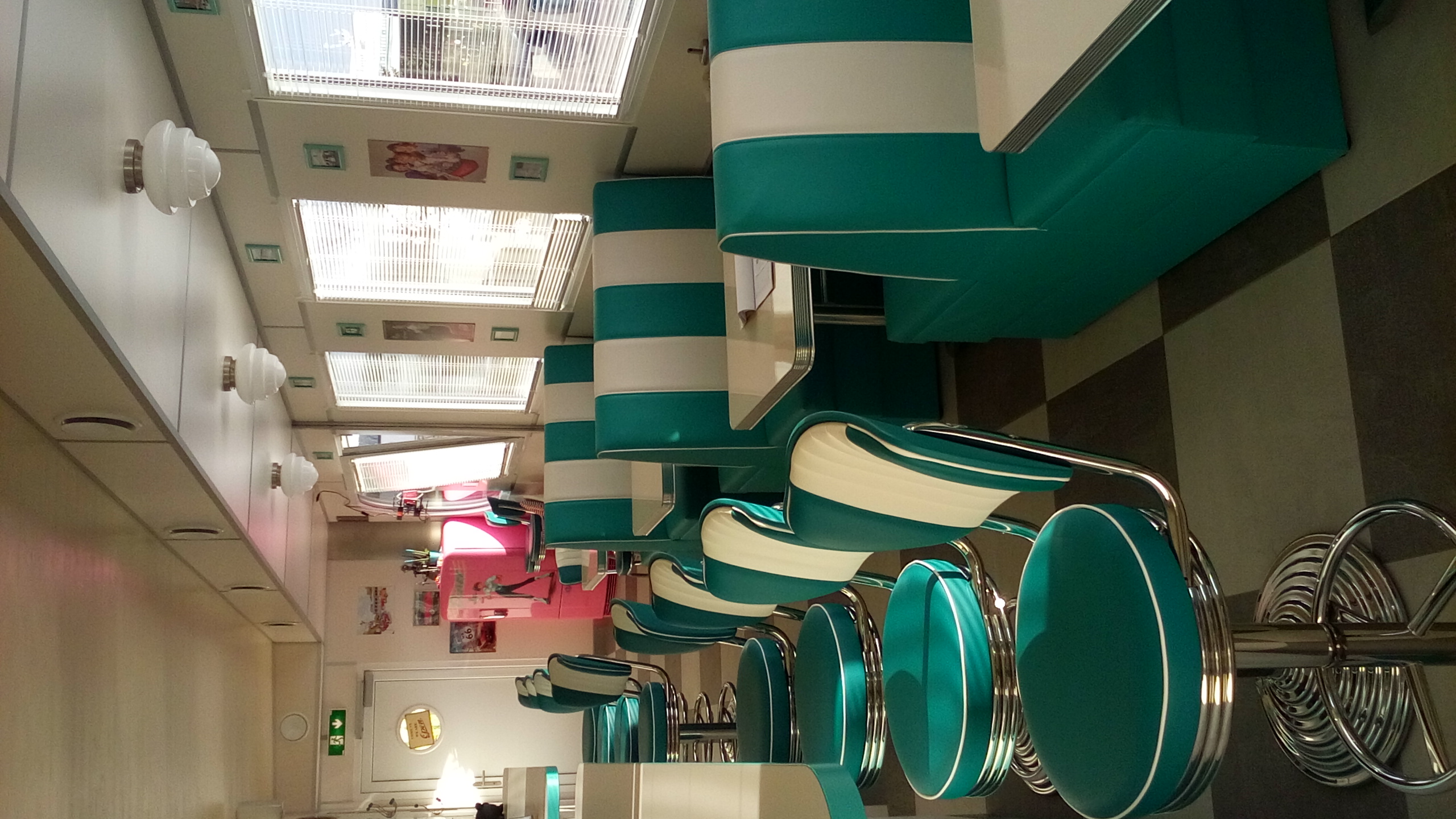 Dinerbank mit Sockel "Los Angeles"