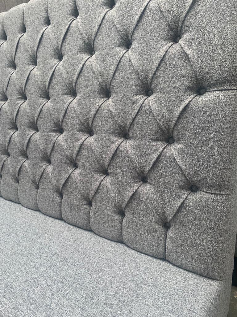 Banksystem mit Sockel "Chesterfield Kapitone High"