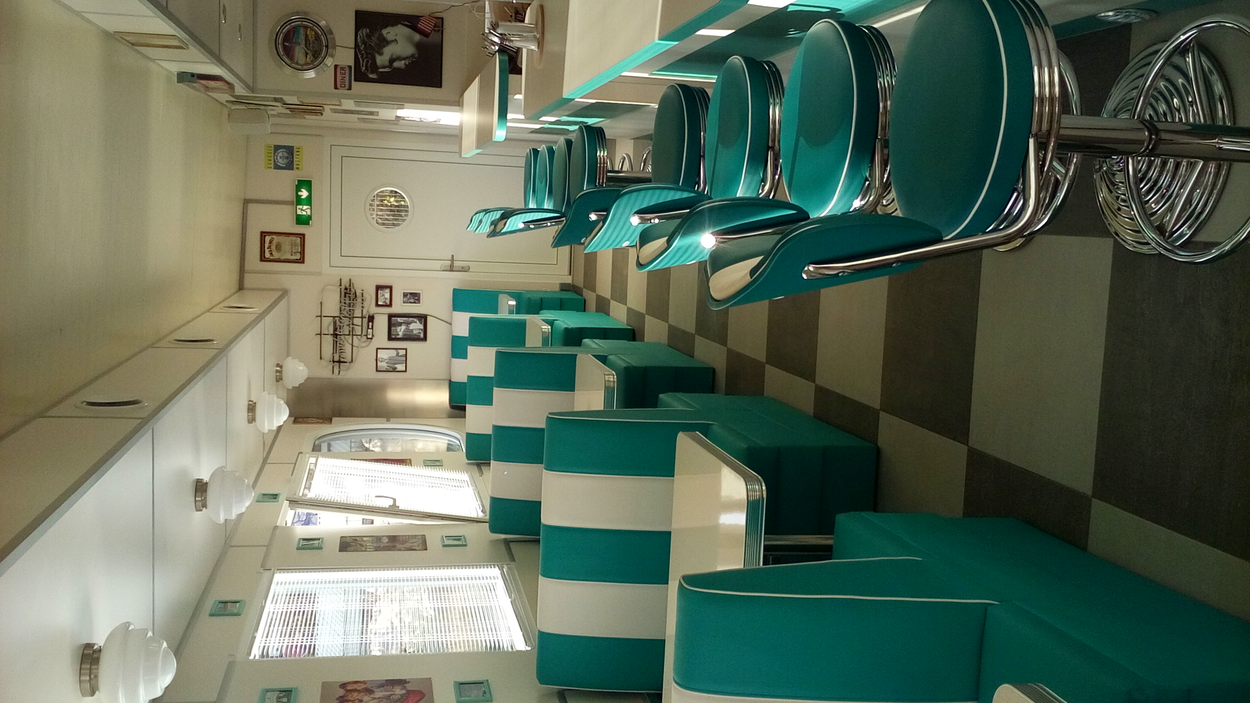 Dinerbank mit Sockel "Los Angeles"