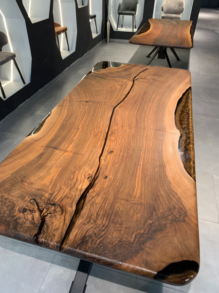 Epoxid Table 230 x 110 cm Massiv American Walnut CNC metallic brown mit Fuß